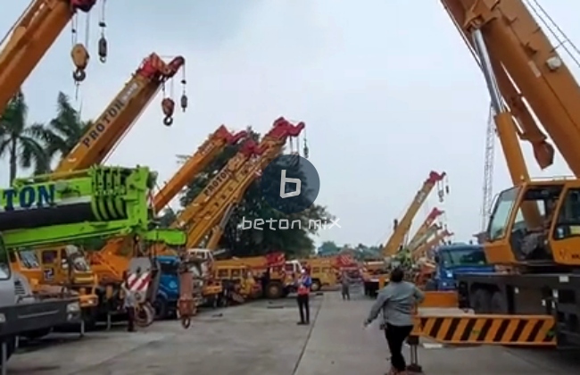 Tempat Sewa Truk Crane di Ujung Berung Kota Bandung