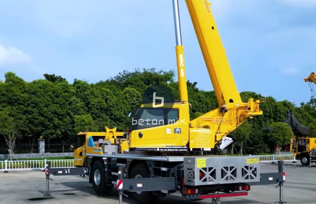 Harga Sewa Truk Crane di Jakarta Timur Harian